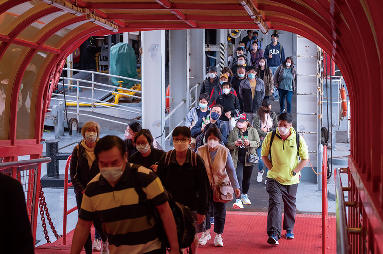 高頂開放探病時段_重症病人稍有回落