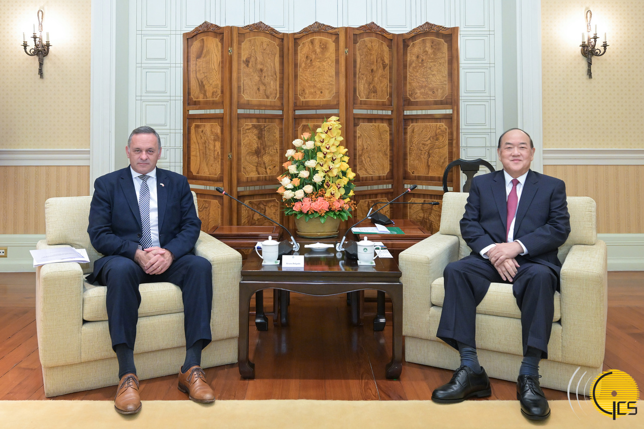 行政長官賀一誠與烏拉圭東岸共和國總統府秘書長阿爾瓦羅．德爾加多會面