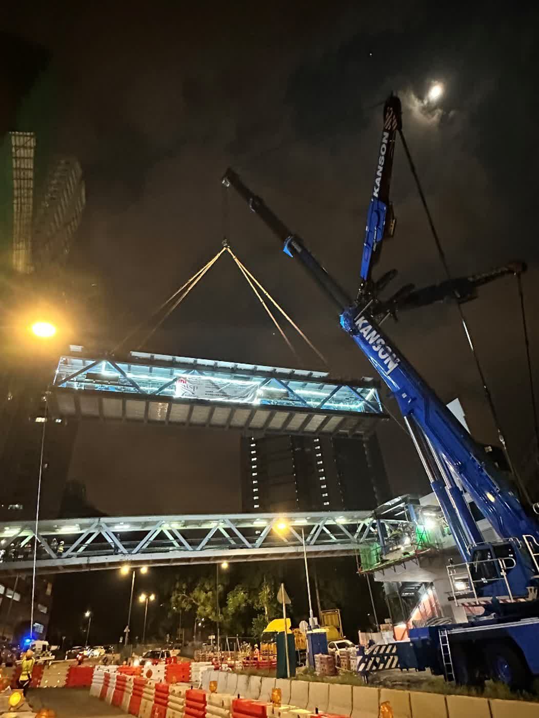 路政署首以组装合成法建高架行人通道