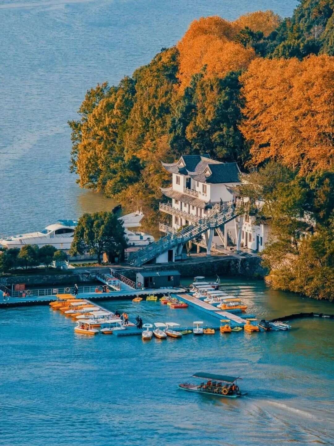 国内唯一入选“全球最佳旅行地”，不是苏杭 不是大理，你去过吗?