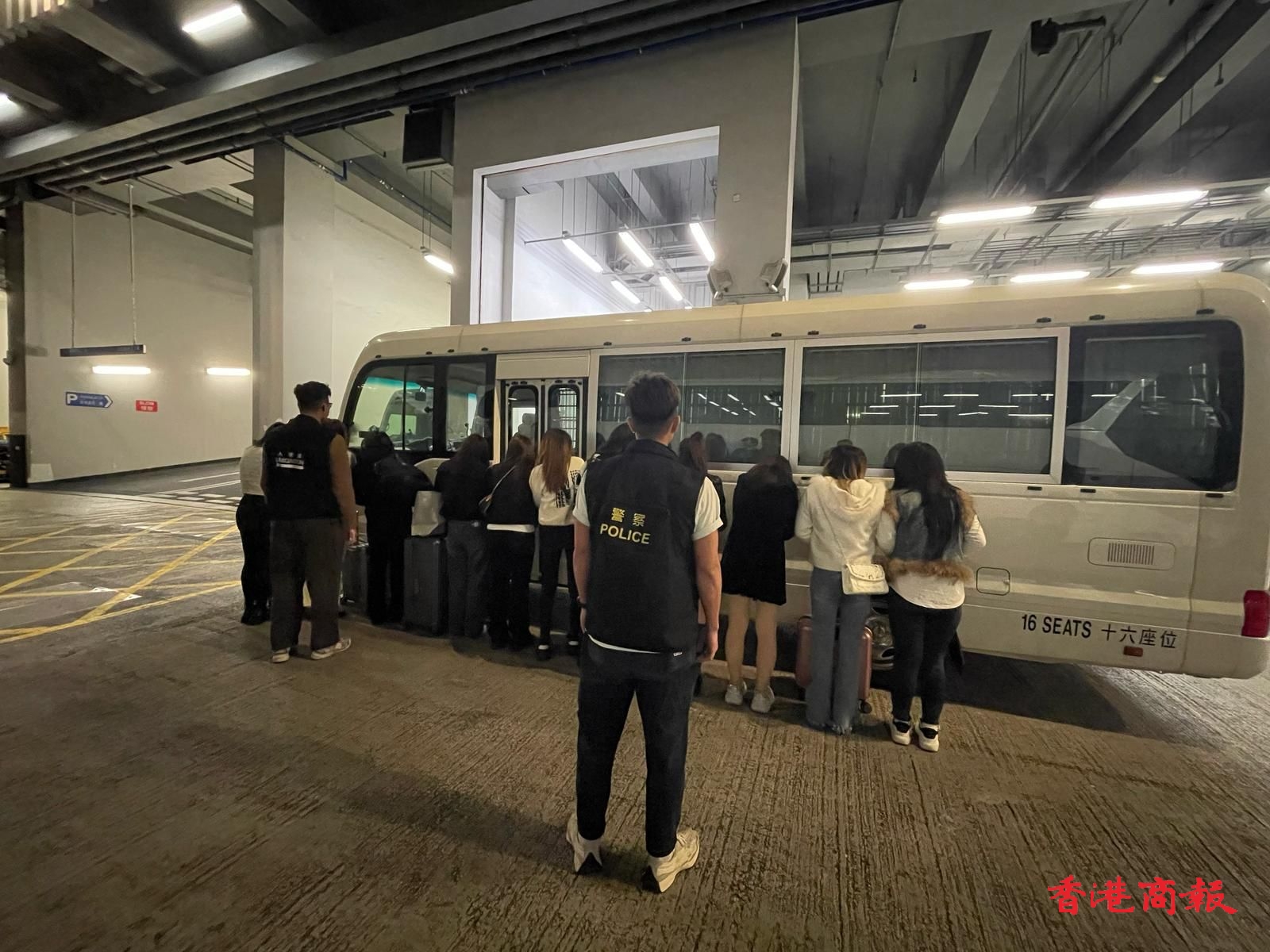 警方油尖警區掃黃 拘捕24名女子