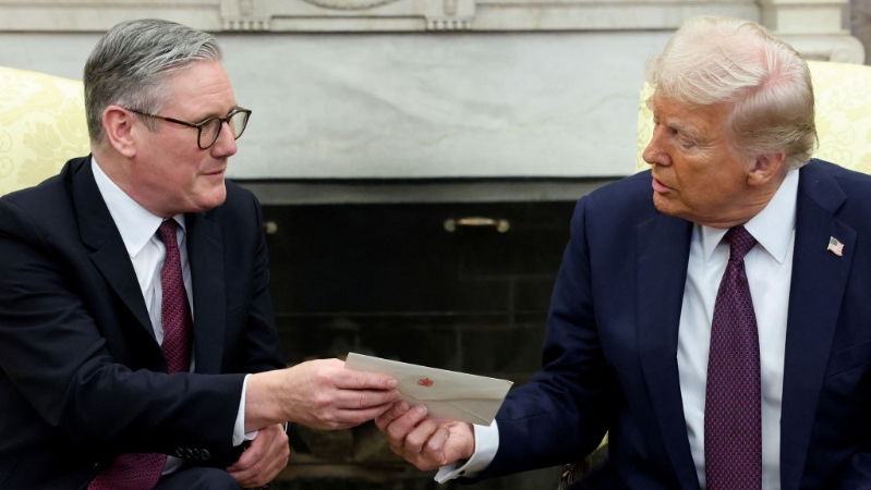 特朗普获查尔斯三世邀请国是访问，近10万英国人联署反对