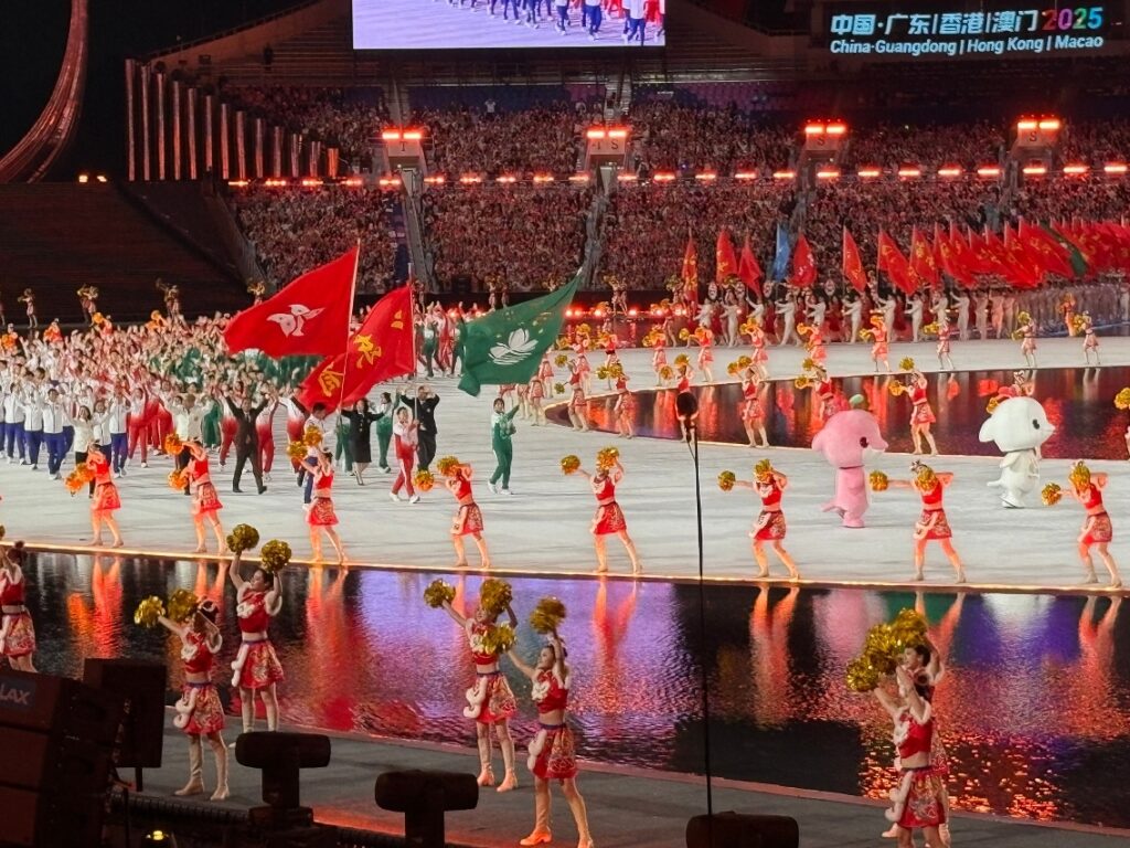 澳門理工大學學生及畢業生擔任十五運會開幕式澳門體育代表團持旗手、教練員代表宣誓、火炬傳遞和點燃主火炬