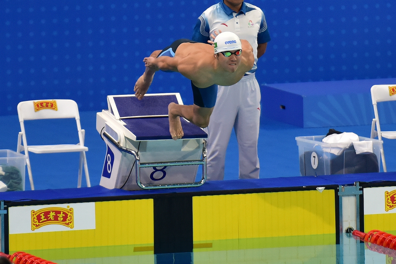 澳门体育代表团全运会游泳吴致轩两破50蝶澳门纪录