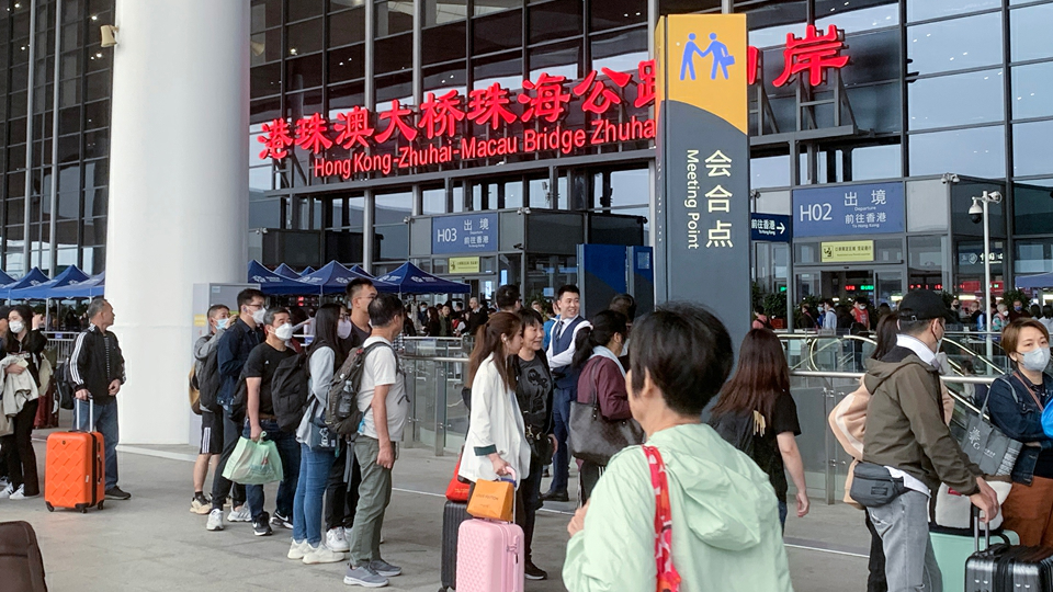 港珠澳大橋珠海口岸臨時施工便橋2·15起停用 金巴加強服務