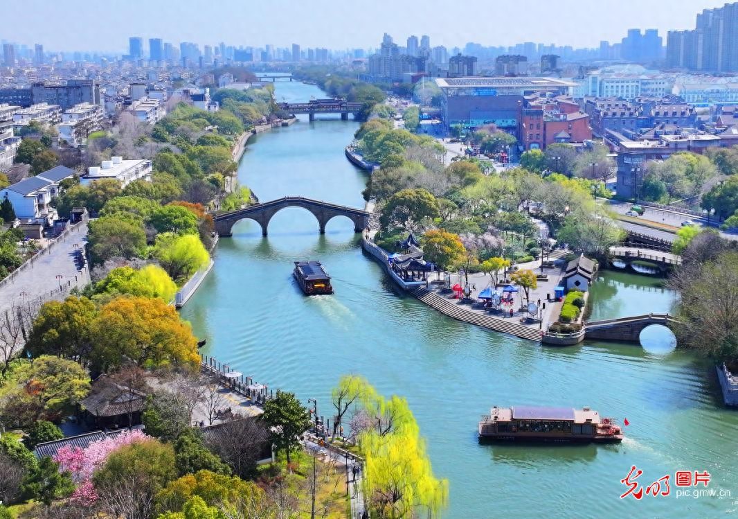 古运河水清岸绿春意浓