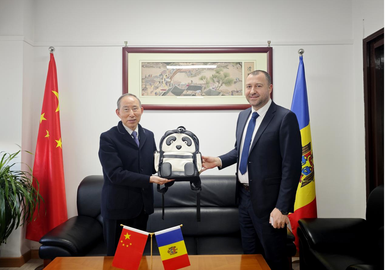 龙宇翔与摩尔多瓦驻华大使彼得鲁·弗伦泽亲切会见