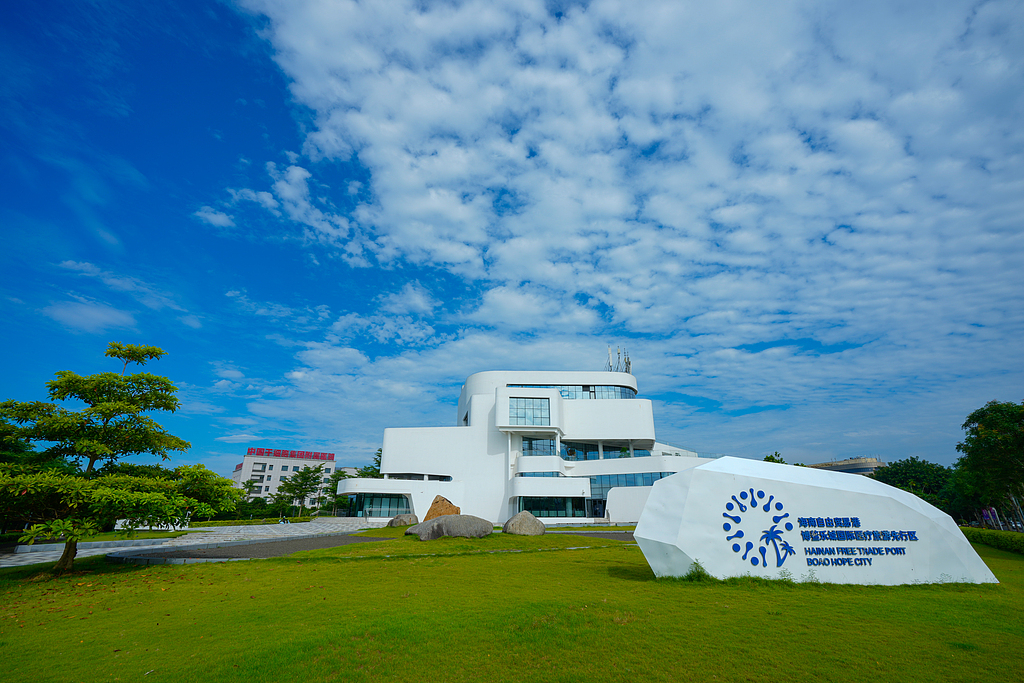 入境游客增长56%！封关百日，“老外”扎堆游海南