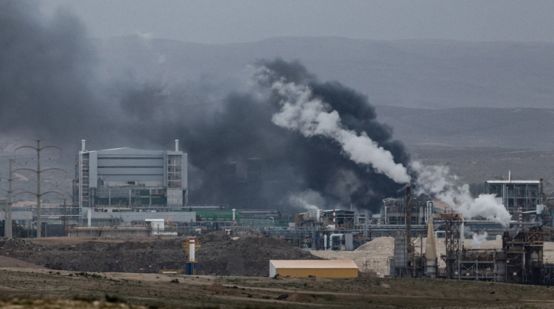 以色列南部化工厂遭导弹击中，逾20人受轻伤，一度传危险化学品泄漏