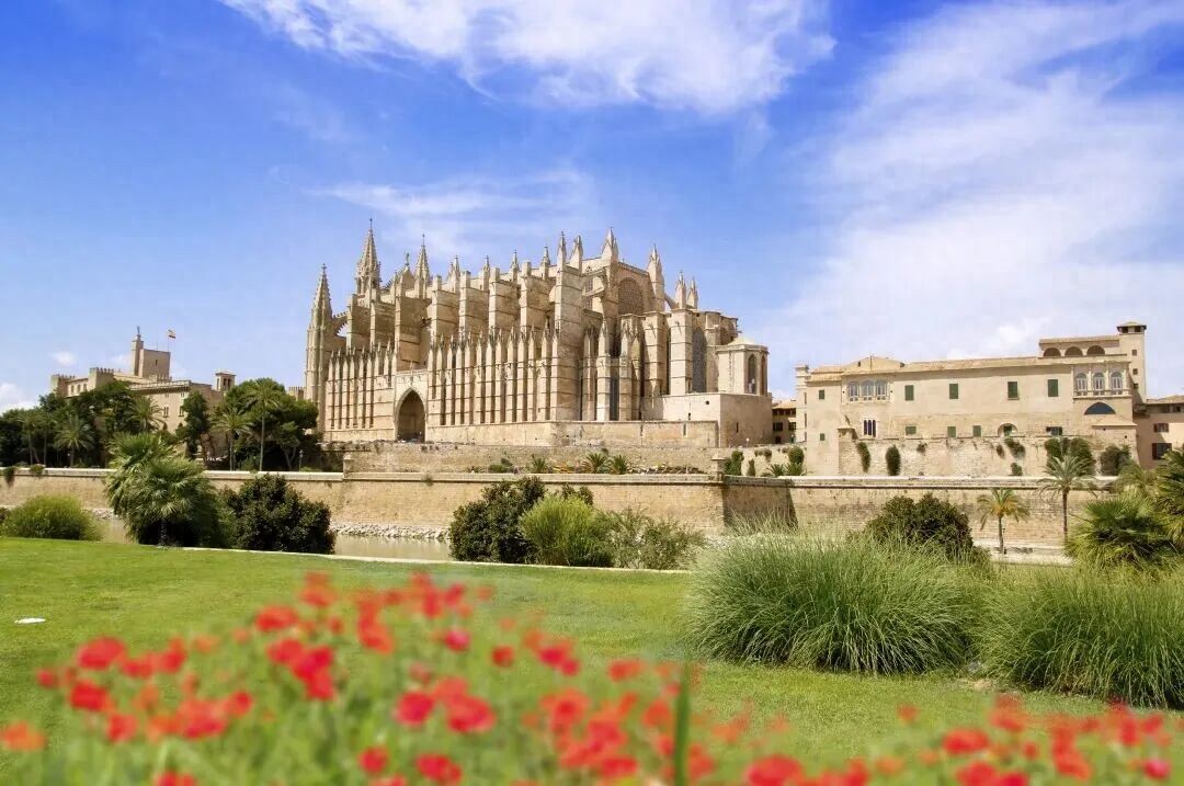 这个春天，闯进西班牙的“花花世界” 