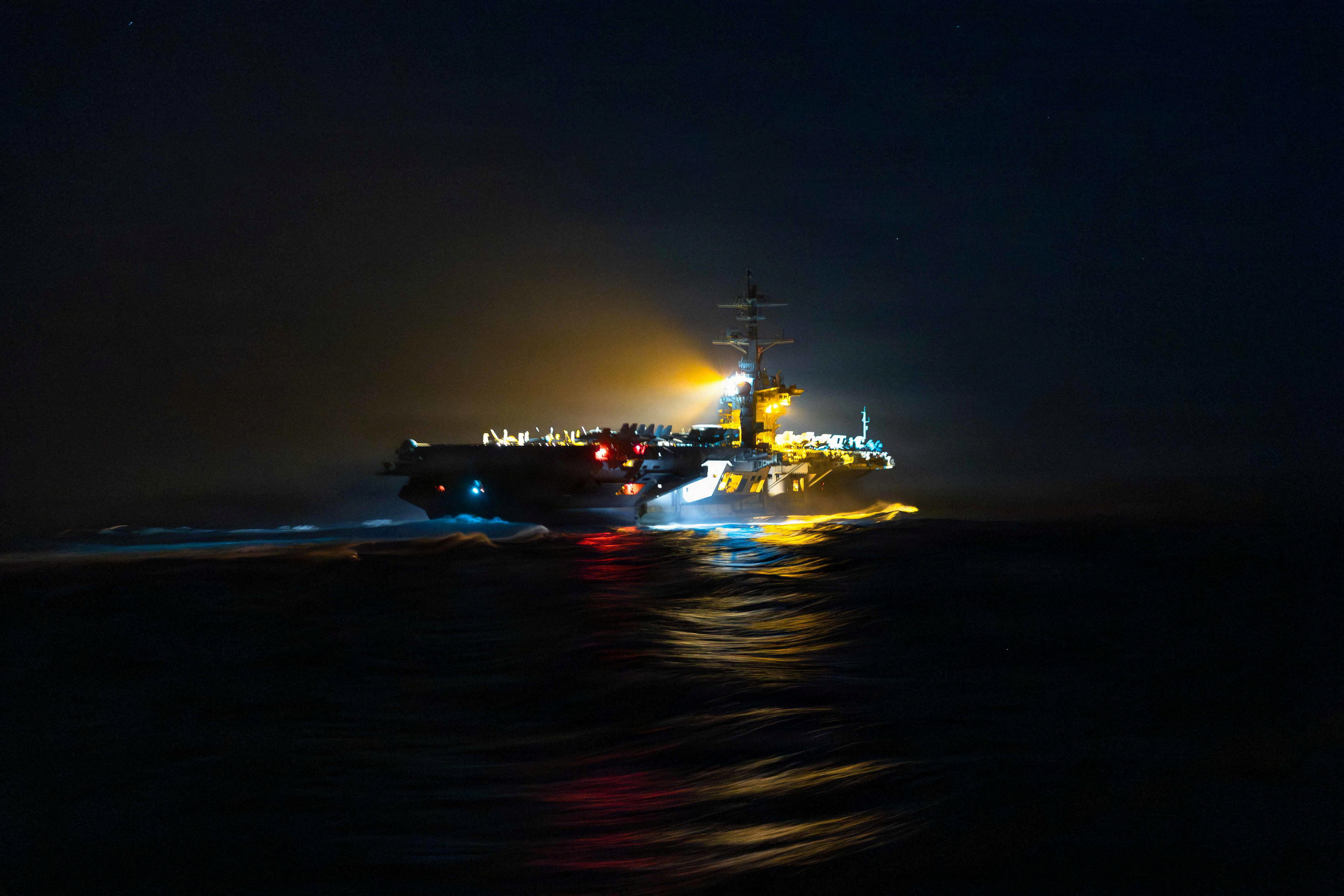 美官員稱美軍在中東地區部署了16艘軍艦