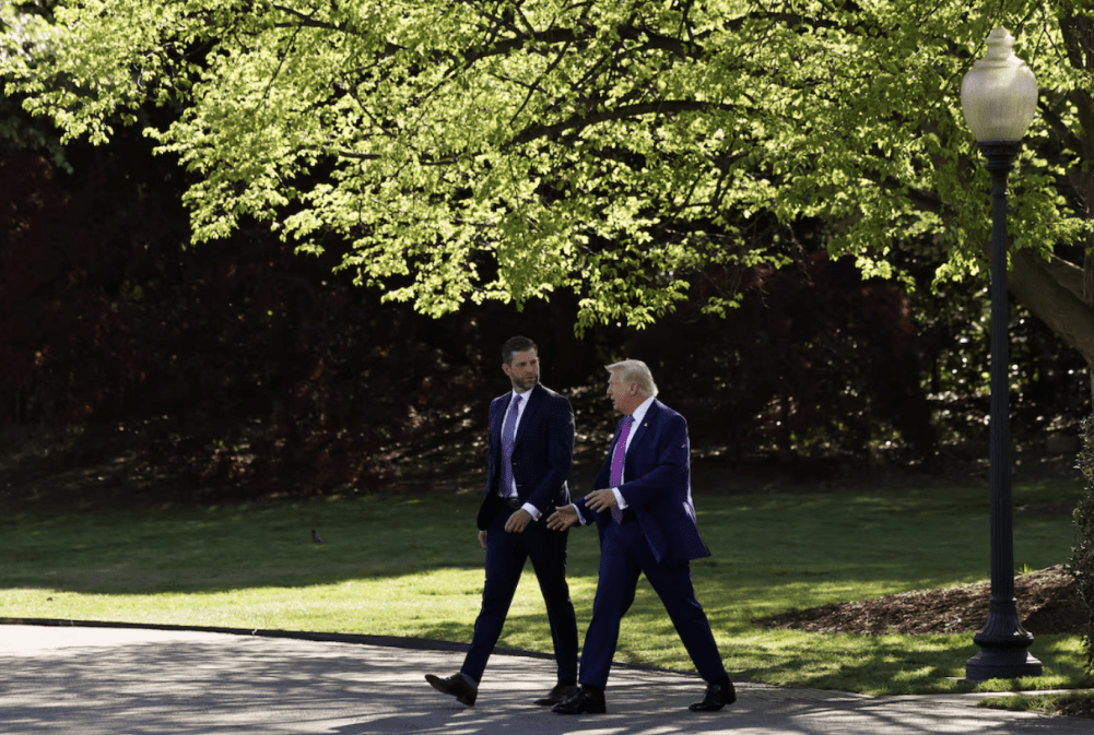 特朗普之子随父访华惹关注，称以个人身份随行不涉商务