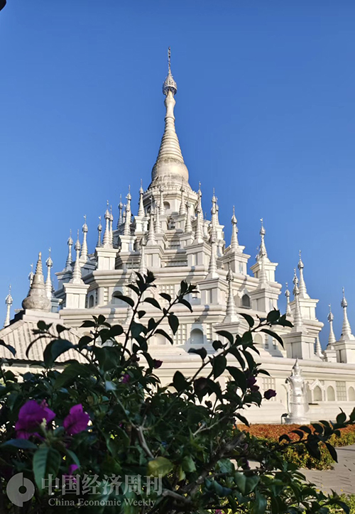 ​“芒”着泼水，“芒”着“好在”