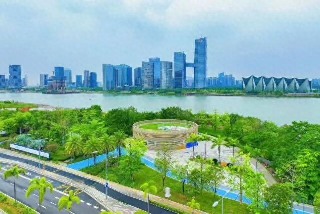 这条生态滨水长廊正式对外开放，等你来骑行、漫步、露营……