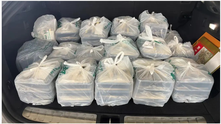 51公斤熟食飯盒藏車偷運入澳被截