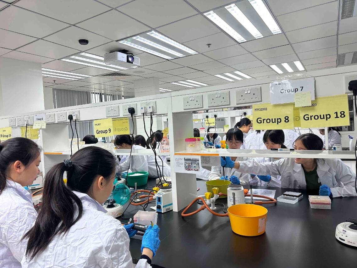 澳大“科研探索之旅”啟發中學生生物醫藥興趣