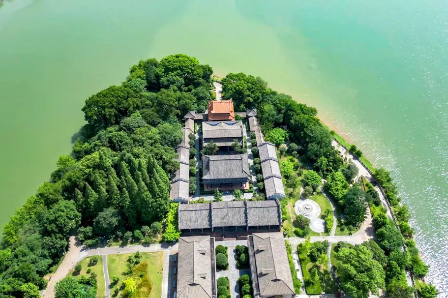 去了一个很卷的城市，景点多到逛不完，太适合反向出游了！ 